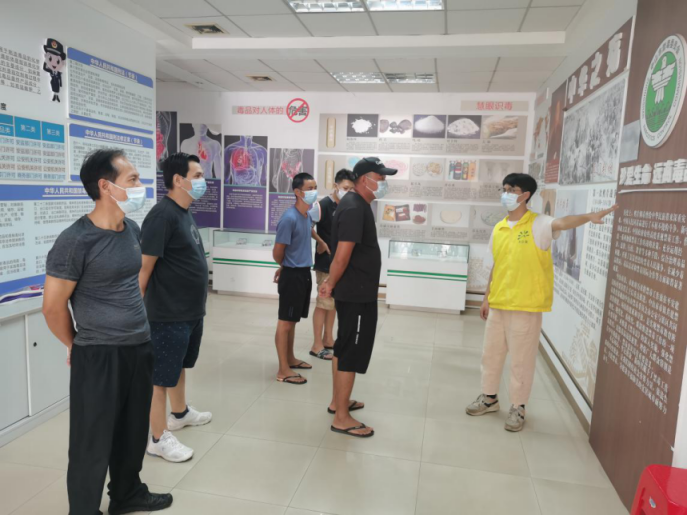 阜沙鎮(zhèn)禁毒信息〔2022〕第224期-- 弘揚(yáng)禁毒精神，筑牢禁毒防線-阜沙鎮(zhèn)組織群眾參觀禁毒教育基地