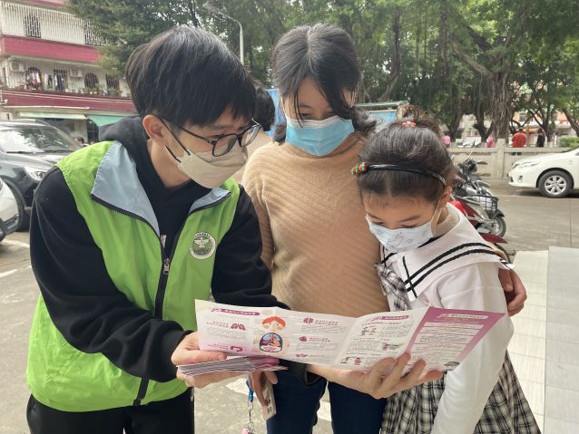 三鄉(xiāng)鎮(zhèn)開展“普及禁毒知識，共享健康人生”宣傳活動(dòng)圖片2.JPG