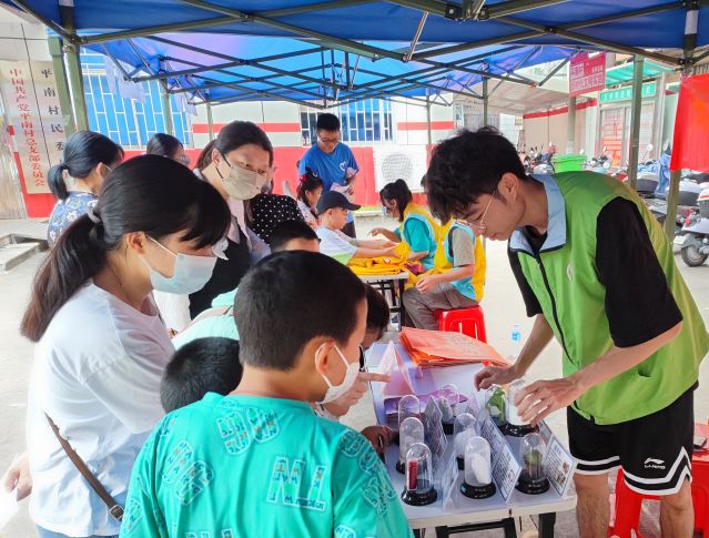三鄉(xiāng)鎮(zhèn)開展“親子游園樂融融，大手小手齊禁毒“宣傳活動圖片2.jpg