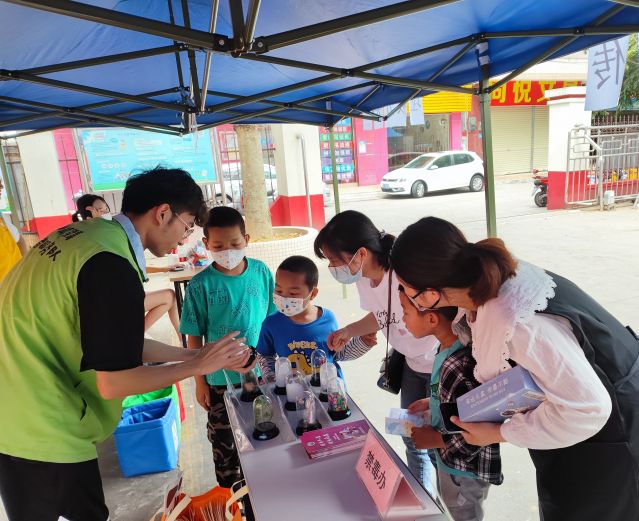 三鄉(xiāng)鎮(zhèn)開展“親子游園樂融融，大手小手齊禁毒“宣傳活動圖片3.jpg